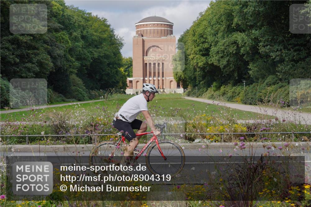 14.09.2025 - Stadtparktriathlon Michael Burmester http://msf.ph/oto/8904319 14.09.2025 11:16:29 Radfahren 876, 895, 968 meine-sportfotos.de