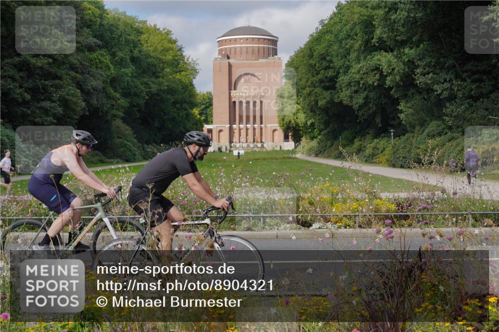 14.09.2025 - Stadtparktriathlon Michael Burmester http://msf.ph/oto/8904321 14.09.2025 11:16:42 Radfahren 821, 823, 839, 849, 888 meine-sportfotos.de