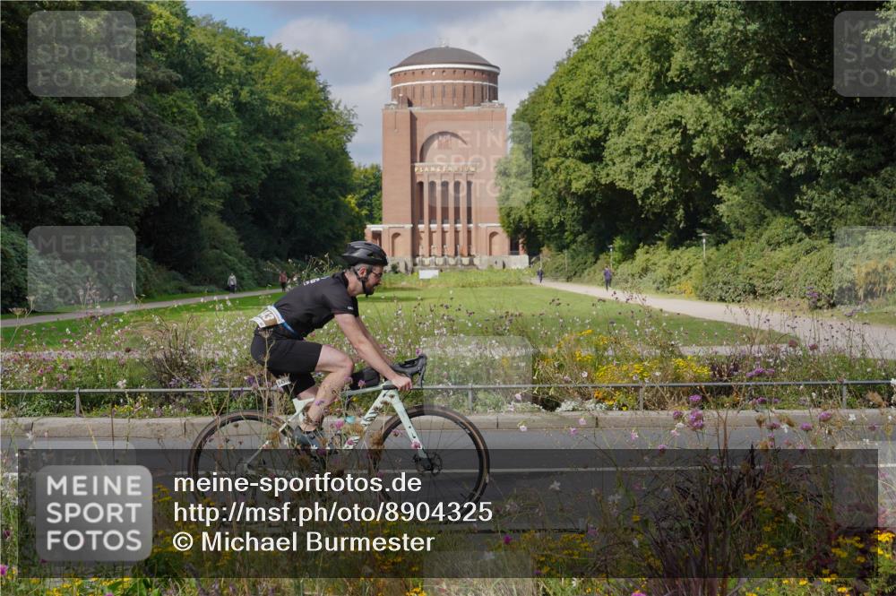 14.09.2025 - Stadtparktriathlon Michael Burmester http://msf.ph/oto/8904325 14.09.2025 11:17:02 Radfahren 843, 900, 967, 987, 1000 meine-sportfotos.de