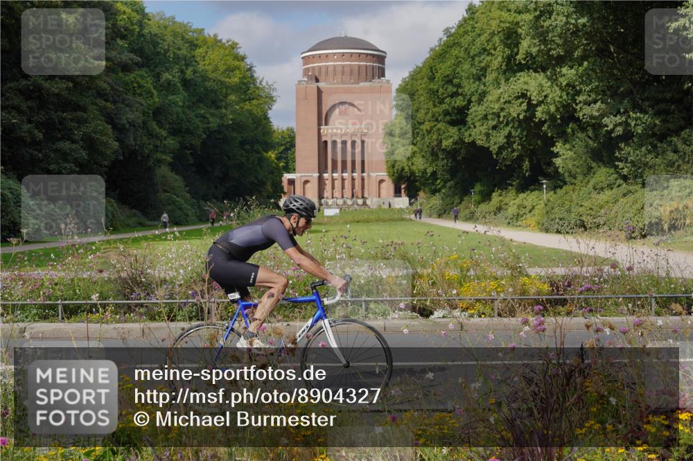 14.09.2025 - Stadtparktriathlon Michael Burmester http://msf.ph/oto/8904327 14.09.2025 11:17:07 Radfahren 843, 900, 950, 967, 987, 1000 meine-sportfotos.de