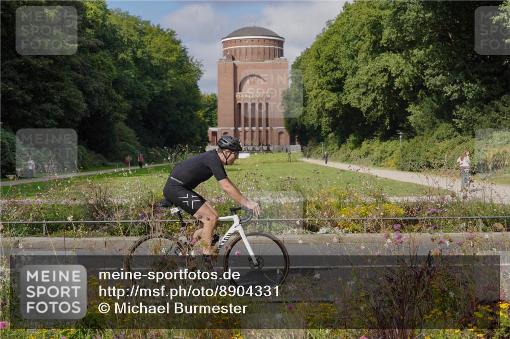 14.09.2025 - Stadtparktriathlon Michael Burmester http://msf.ph/oto/8904331 14.09.2025 11:17:31 Radfahren 877, 992 meine-sportfotos.de