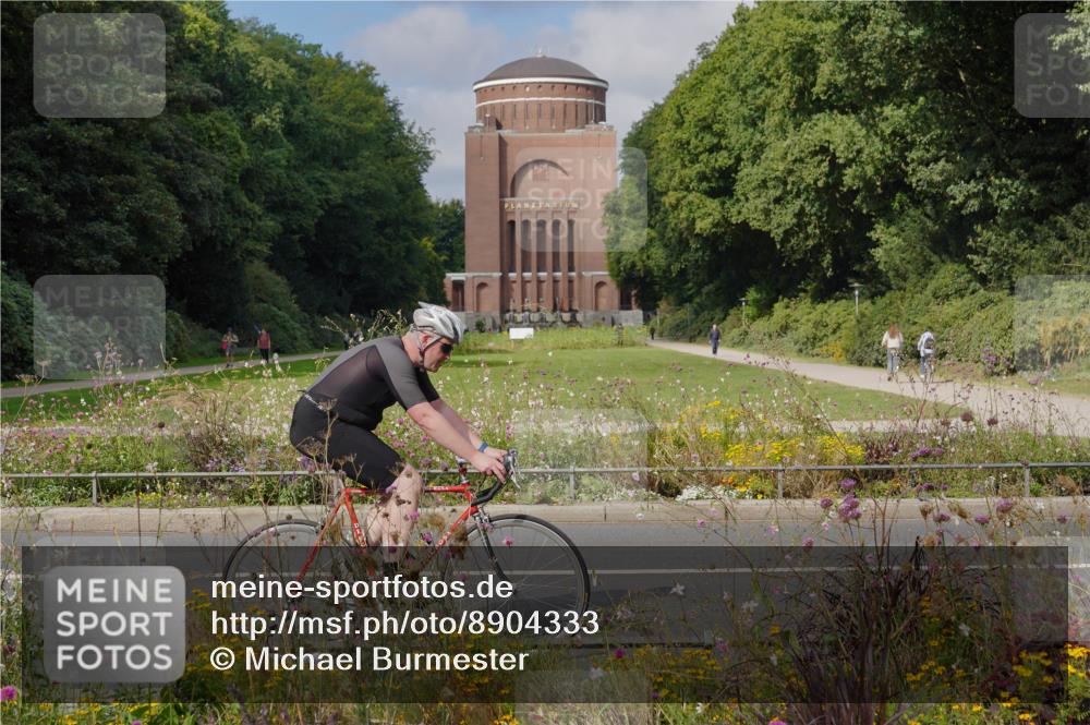 14.09.2025 - Stadtparktriathlon Michael Burmester http://msf.ph/oto/8904333 14.09.2025 11:17:41 Radfahren 805, 992, 995 meine-sportfotos.de