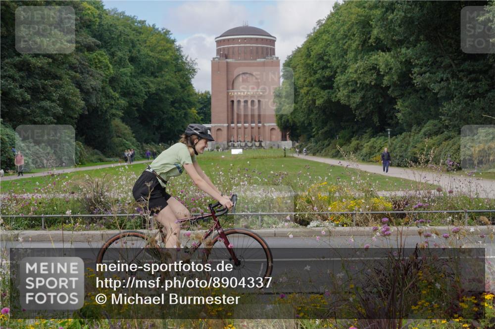 14.09.2025 - Stadtparktriathlon Michael Burmester http://msf.ph/oto/8904337 14.09.2025 11:18:12 Radfahren 909, 926, 961 meine-sportfotos.de