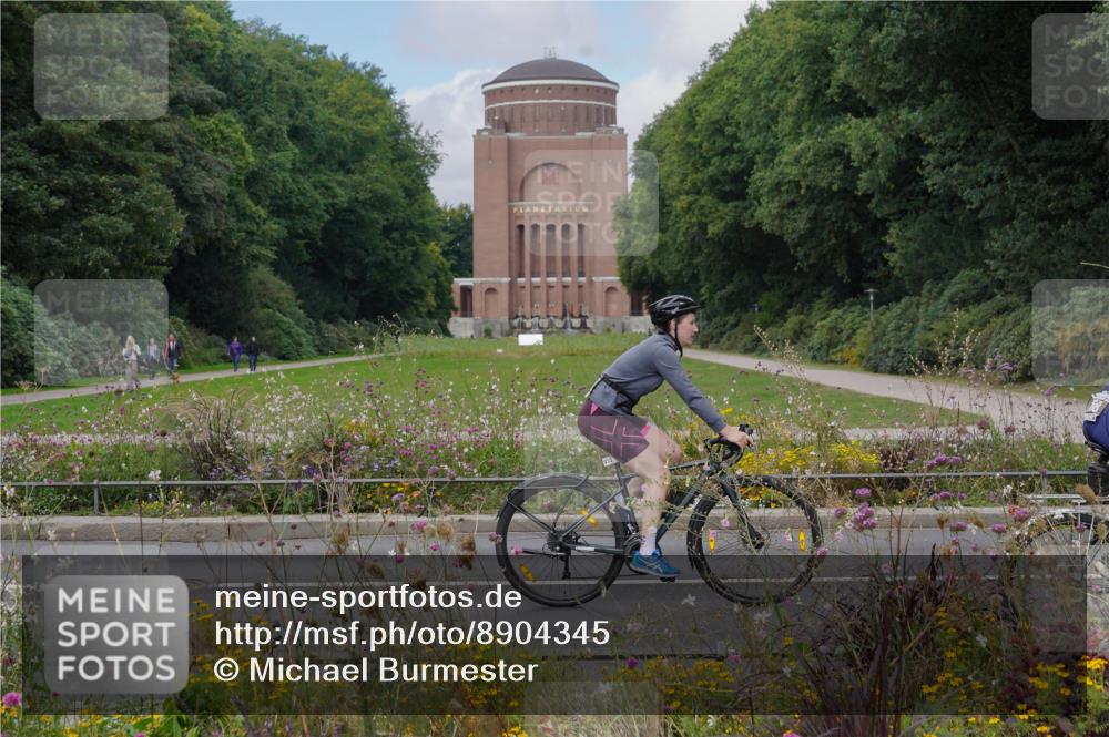 14.09.2025 - Stadtparktriathlon Michael Burmester http://msf.ph/oto/8904345 14.09.2025 11:18:42 Radfahren 724, 826, 868, 932, 934, 985, 1015 meine-sportfotos.de