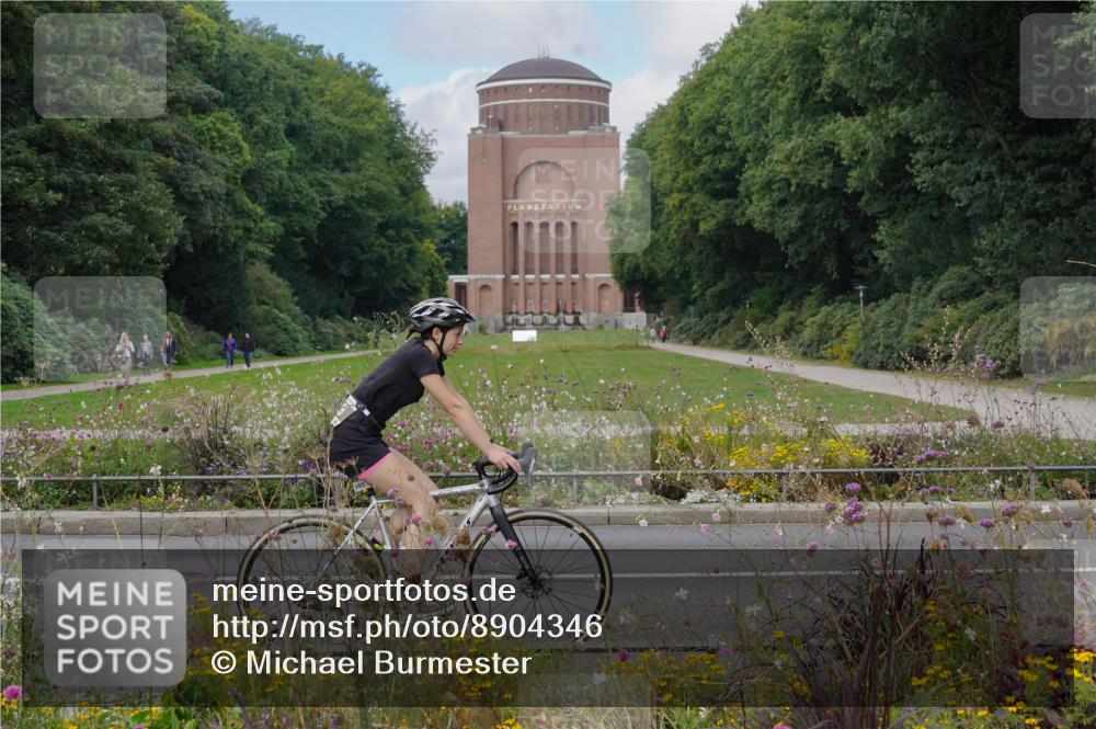 14.09.2025 - Stadtparktriathlon Michael Burmester http://msf.ph/oto/8904346 14.09.2025 11:18:42 Radfahren 724, 826, 868, 932, 934, 985, 1015 meine-sportfotos.de