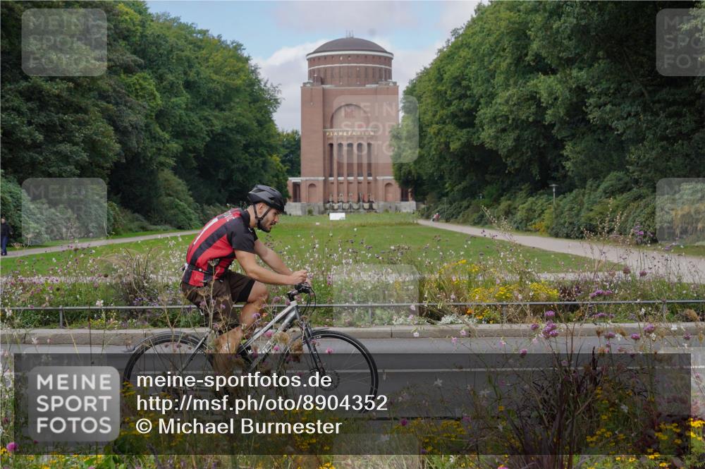 14.09.2025 - Stadtparktriathlon Michael Burmester http://msf.ph/oto/8904352 14.09.2025 11:19:11 Radfahren 797, 806, 835, 911, 914, 947, 969 meine-sportfotos.de