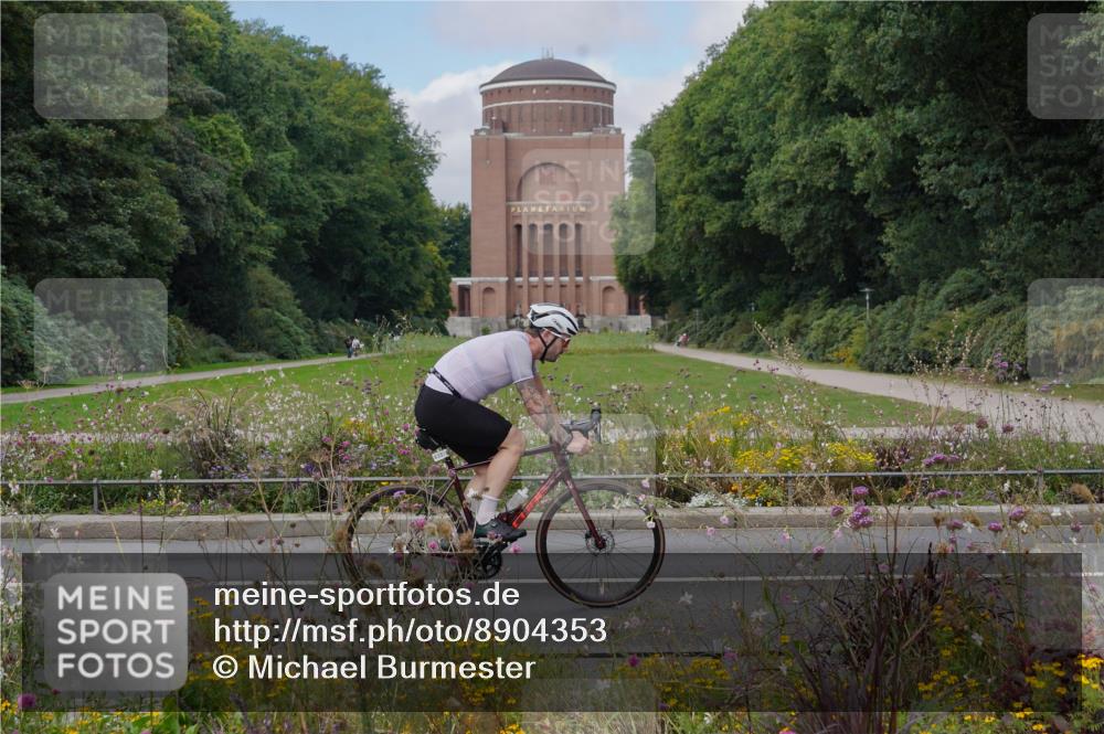 14.09.2025 - Stadtparktriathlon Michael Burmester http://msf.ph/oto/8904353 14.09.2025 11:19:12 Radfahren 797, 806, 835, 911, 914, 947, 969 meine-sportfotos.de