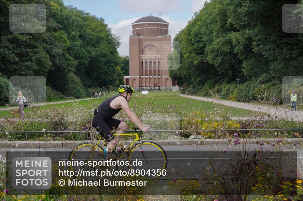 14.09.2025 - Stadtparktriathlon Michael Burmester http://msf.ph/oto/8904356 14.09.2025 11:19:16 Radfahren 797, 806, 835, 911, 914, 947, 969 meine-sportfotos.de