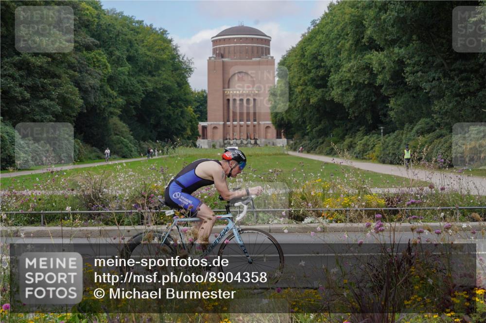 14.09.2025 - Stadtparktriathlon Michael Burmester http://msf.ph/oto/8904358 14.09.2025 11:19:28 Radfahren 846, 890, 905, 916, 942, 979 meine-sportfotos.de