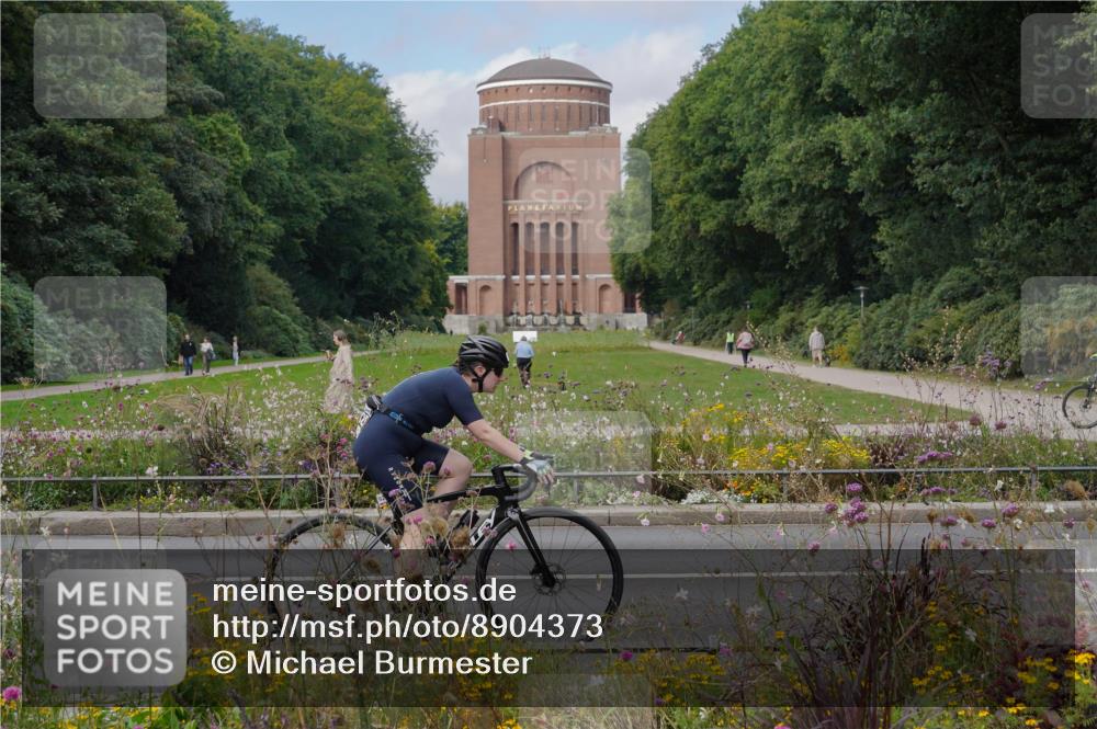 14.09.2025 - Stadtparktriathlon Michael Burmester http://msf.ph/oto/8904373 14.09.2025 11:20:11 Radfahren 833, 865, 925, 975, 984 meine-sportfotos.de