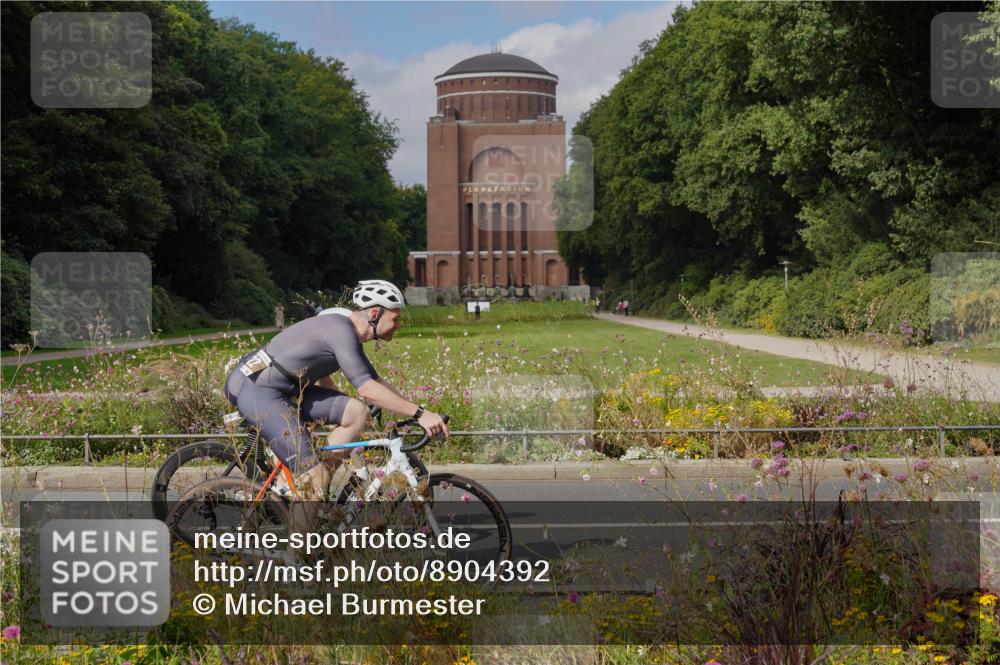 14.09.2025 - Stadtparktriathlon Michael Burmester http://msf.ph/oto/8904392 14.09.2025 11:21:13 Radfahren 822, 827, 973, 1012 meine-sportfotos.de