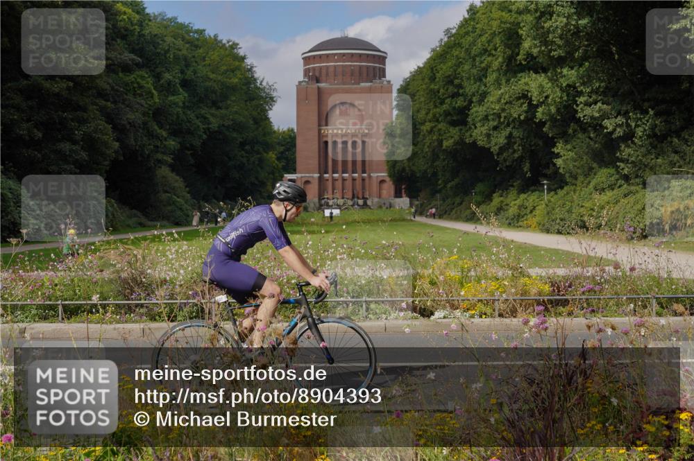 14.09.2025 - Stadtparktriathlon Michael Burmester http://msf.ph/oto/8904393 14.09.2025 11:21:14 Radfahren 822, 827, 1012 meine-sportfotos.de