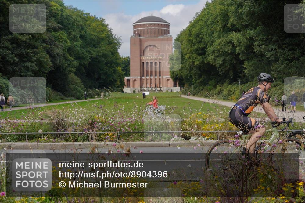 14.09.2025 - Stadtparktriathlon Michael Burmester http://msf.ph/oto/8904396 14.09.2025 11:21:41 Radfahren 734, 871, 927, 955, 960 meine-sportfotos.de