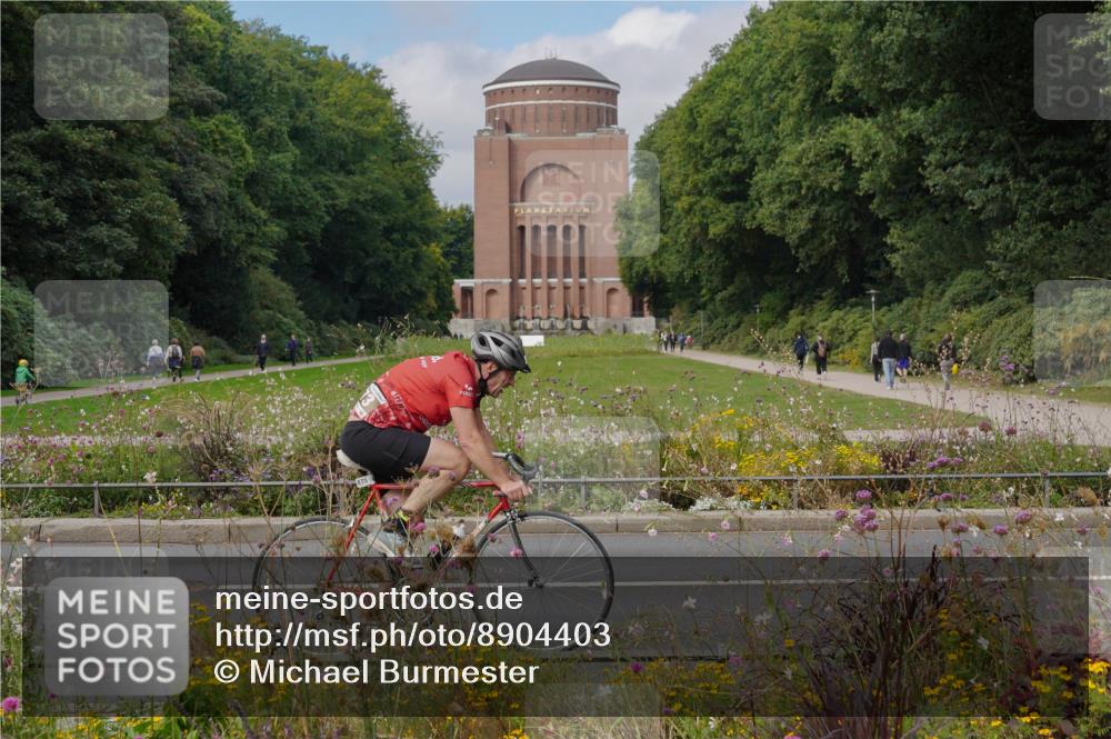 14.09.2025 - Stadtparktriathlon Michael Burmester http://msf.ph/oto/8904403 14.09.2025 11:21:56 Radfahren 828, 873, 945, 978, 981 meine-sportfotos.de