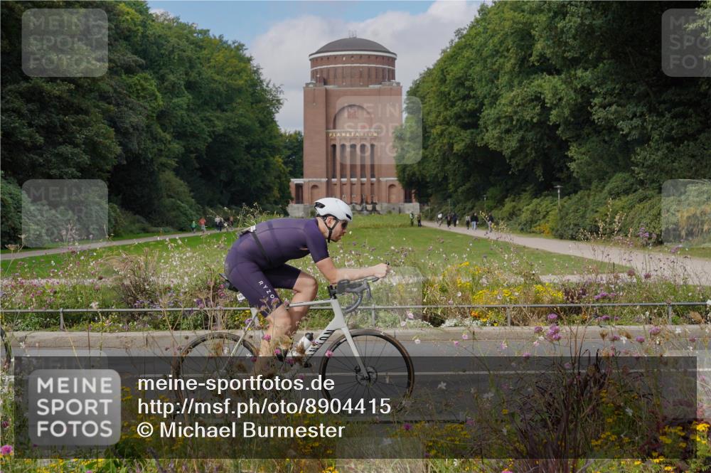 14.09.2025 - Stadtparktriathlon Michael Burmester http://msf.ph/oto/8904415 14.09.2025 11:22:33 Radfahren 857, 880, 892, 901, 998 meine-sportfotos.de
