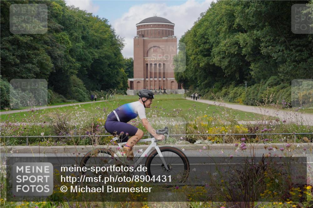 14.09.2025 - Stadtparktriathlon Michael Burmester http://msf.ph/oto/8904431 14.09.2025 11:23:05 Radfahren 829, 851, 882, 918, 920, 946, 948, 963 meine-sportfotos.de
