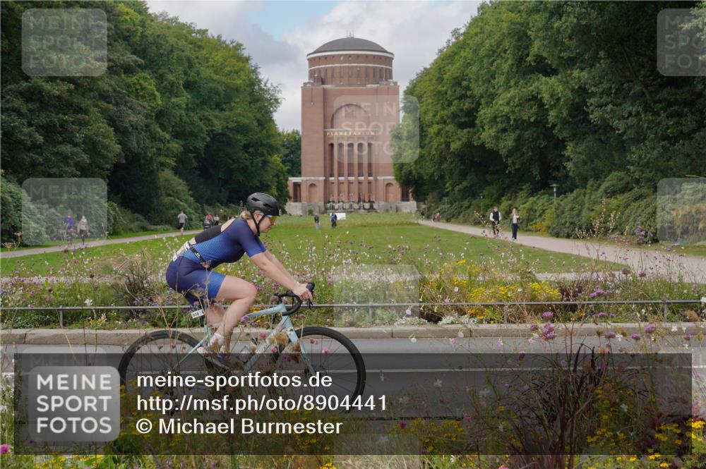14.09.2025 - Stadtparktriathlon Michael Burmester http://msf.ph/oto/8904441 14.09.2025 11:23:47 Radfahren 824, 849, 893, 936, 940, 943, 994, 1005, 1008, 1011 meine-sportfotos.de