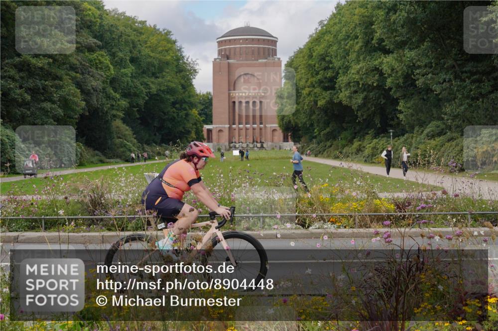 14.09.2025 - Stadtparktriathlon Michael Burmester http://msf.ph/oto/8904448 14.09.2025 11:24:01 Radfahren 823, 824, 876, 878, 895, 915, 924, 986, 987 meine-sportfotos.de