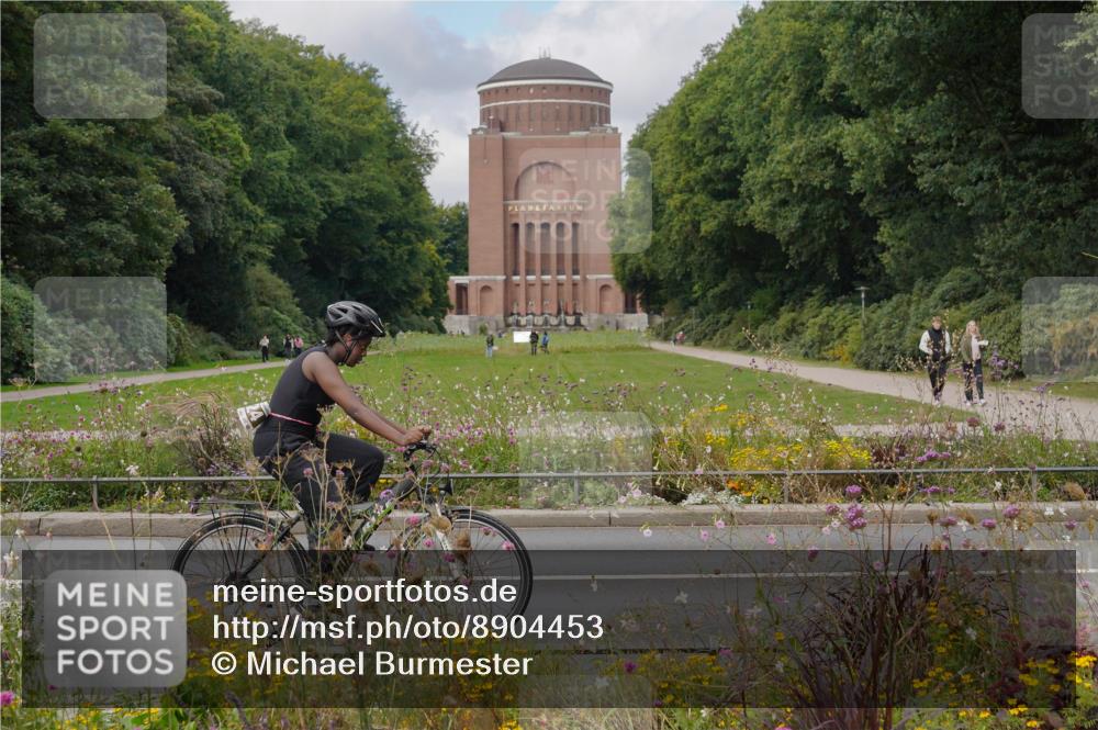 14.09.2025 - Stadtparktriathlon Michael Burmester http://msf.ph/oto/8904453 14.09.2025 11:24:08 Radfahren 823, 876, 894, 895, 915, 924, 970, 987 meine-sportfotos.de