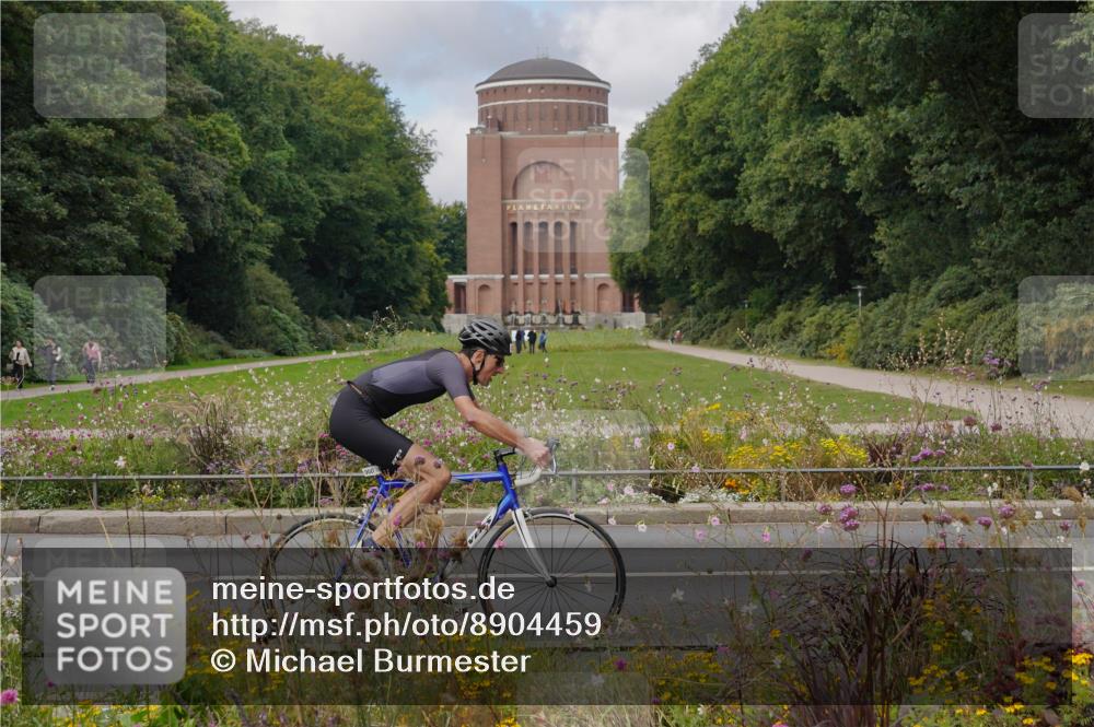 14.09.2025 - Stadtparktriathlon Michael Burmester http://msf.ph/oto/8904459 14.09.2025 11:24:42 Radfahren 756, 877, 900, 962 meine-sportfotos.de