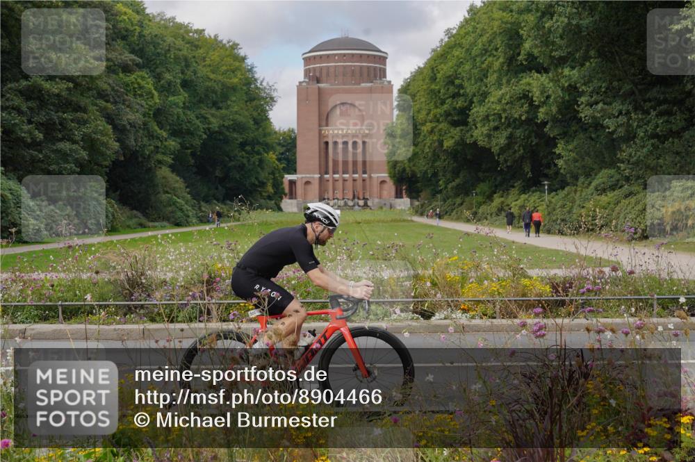14.09.2025 - Stadtparktriathlon Michael Burmester http://msf.ph/oto/8904466 14.09.2025 11:25:21 Radfahren 909 meine-sportfotos.de
