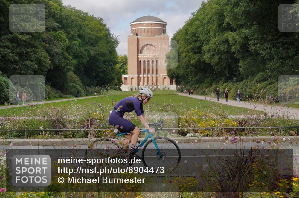 14.09.2025 - Stadtparktriathlon Michael Burmester http://msf.ph/oto/8904473 14.09.2025 11:26:06 Radfahren 930, 951, 1006 meine-sportfotos.de