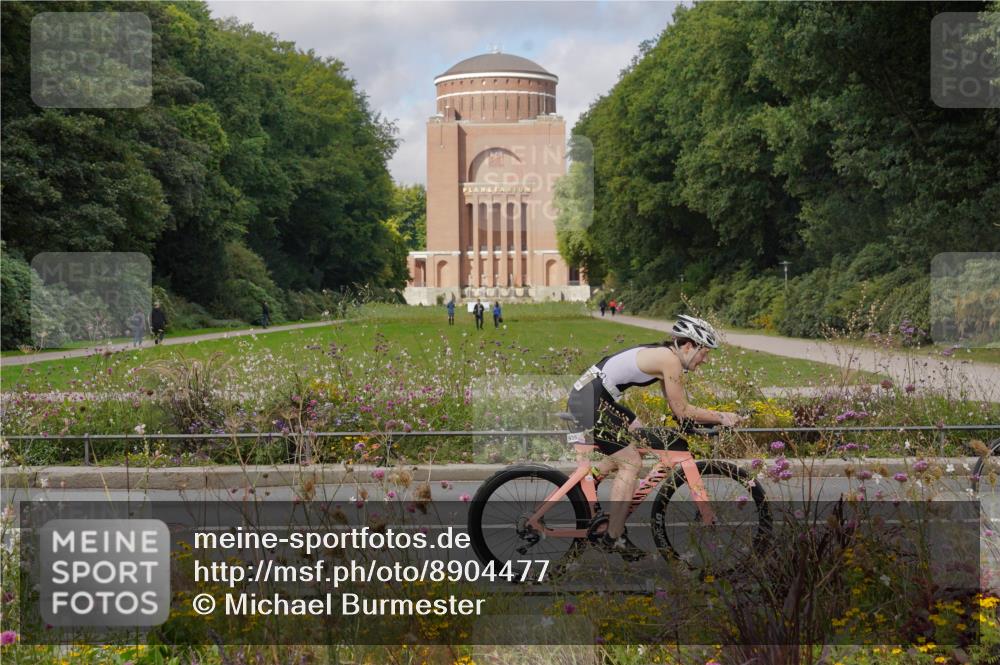 14.09.2025 - Stadtparktriathlon Michael Burmester http://msf.ph/oto/8904477 14.09.2025 11:26:25 Radfahren 846, 902, 926, 934, 935, 993, 1015 meine-sportfotos.de