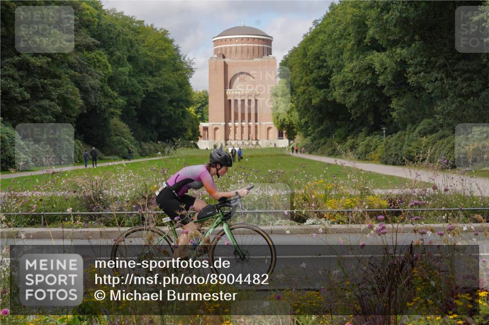 14.09.2025 - Stadtparktriathlon Michael Burmester http://msf.ph/oto/8904482 14.09.2025 11:26:31 Radfahren 846, 902, 926, 931, 934, 942, 976, 1015 meine-sportfotos.de