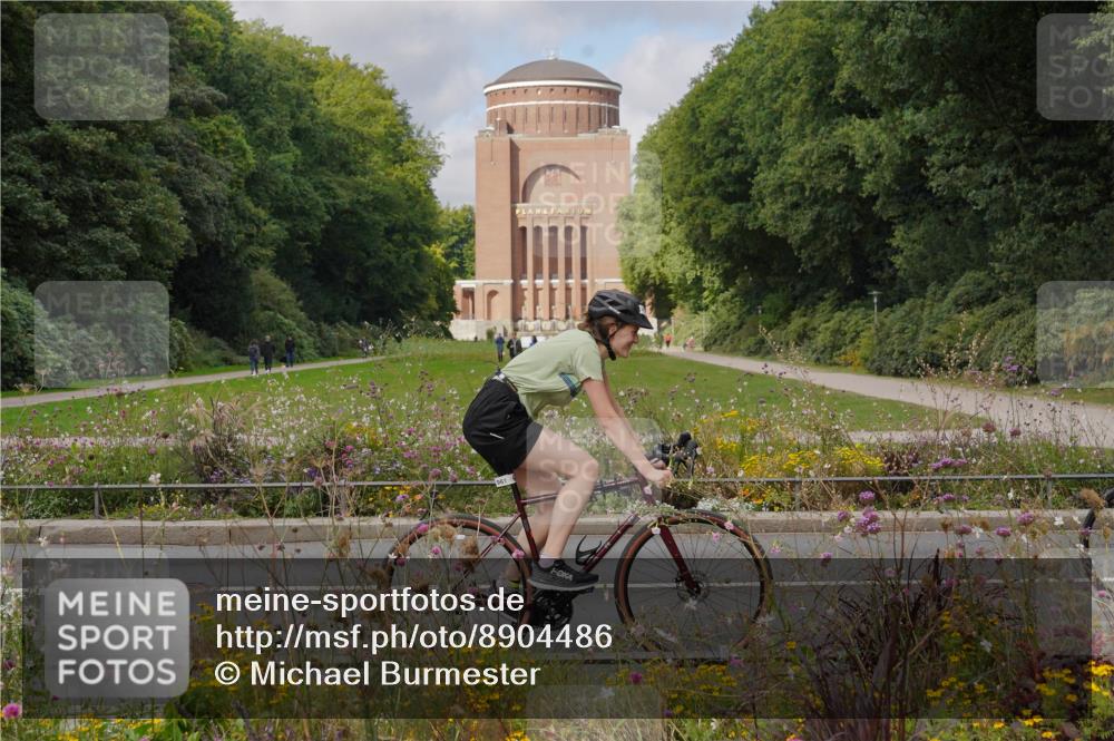 14.09.2025 - Stadtparktriathlon Michael Burmester http://msf.ph/oto/8904486 14.09.2025 11:26:41 Radfahren 905, 911, 914, 931, 942, 961, 976 meine-sportfotos.de