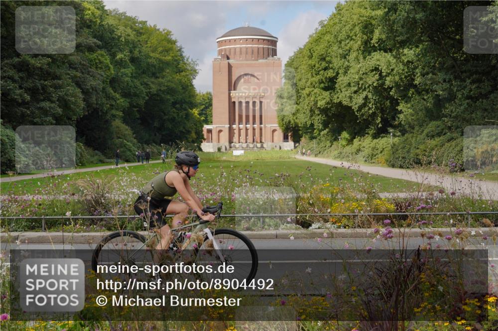14.09.2025 - Stadtparktriathlon Michael Burmester http://msf.ph/oto/8904492 14.09.2025 11:26:59 Radfahren 868, 898, 932, 969, 985, 995 meine-sportfotos.de