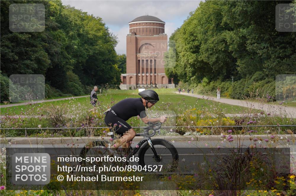 14.09.2025 - Stadtparktriathlon Michael Burmester http://msf.ph/oto/8904527 14.09.2025 11:29:43 Radfahren 873, 892 meine-sportfotos.de