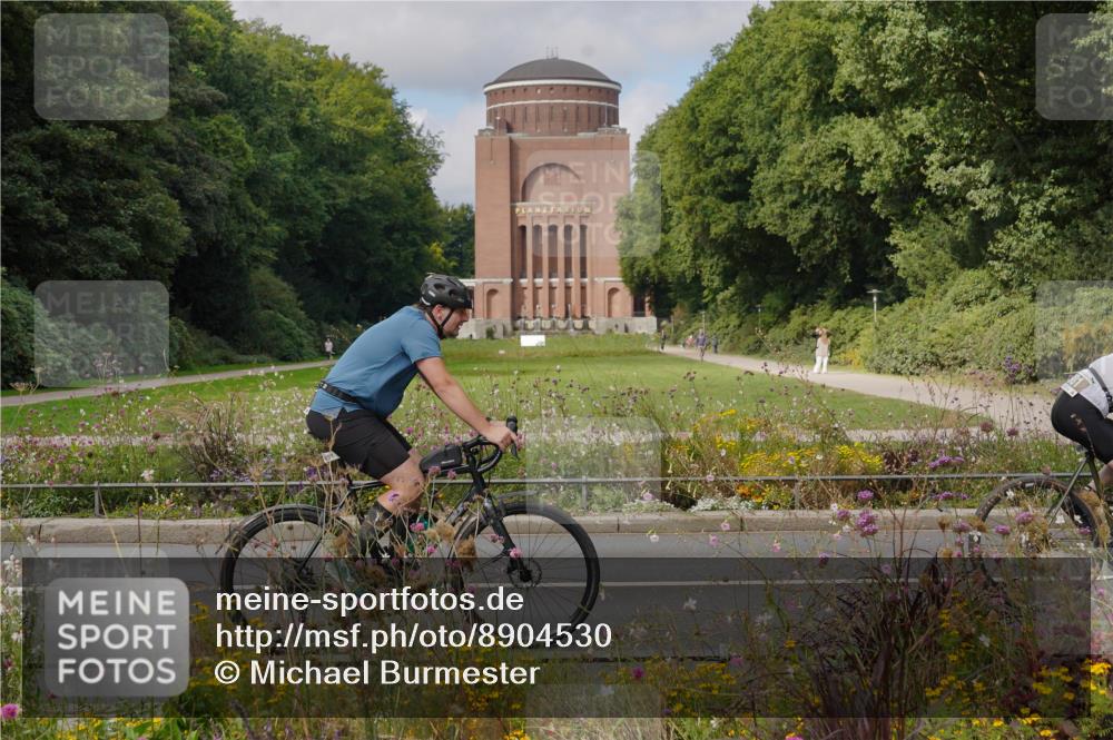 14.09.2025 - Stadtparktriathlon Michael Burmester http://msf.ph/oto/8904530 14.09.2025 11:29:53 Radfahren 891, 949, 981 meine-sportfotos.de
