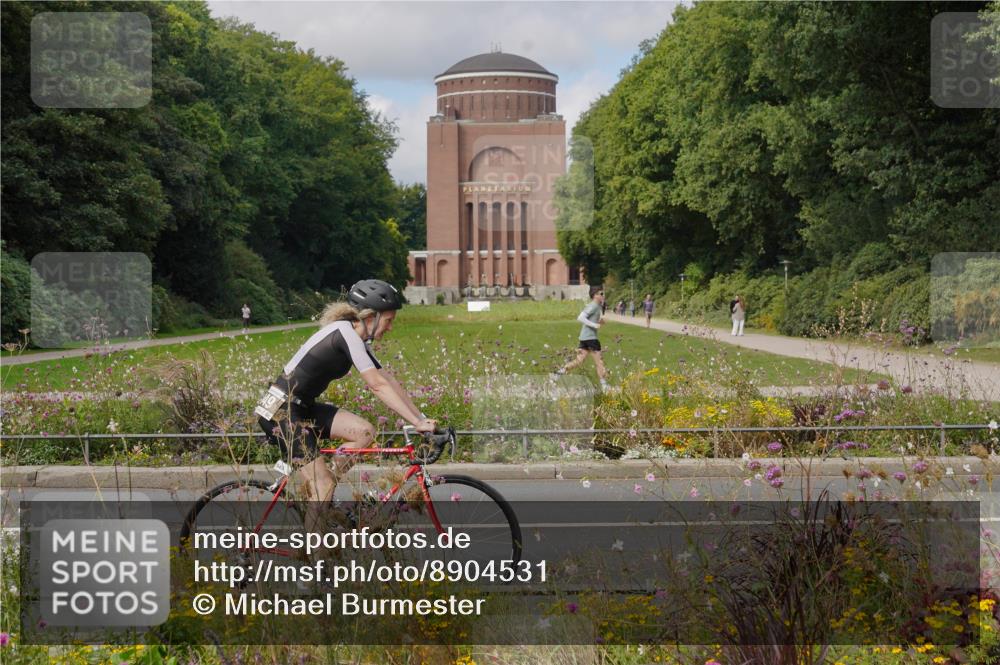 14.09.2025 - Stadtparktriathlon Michael Burmester http://msf.ph/oto/8904531 14.09.2025 11:30:01 Radfahren 949 meine-sportfotos.de