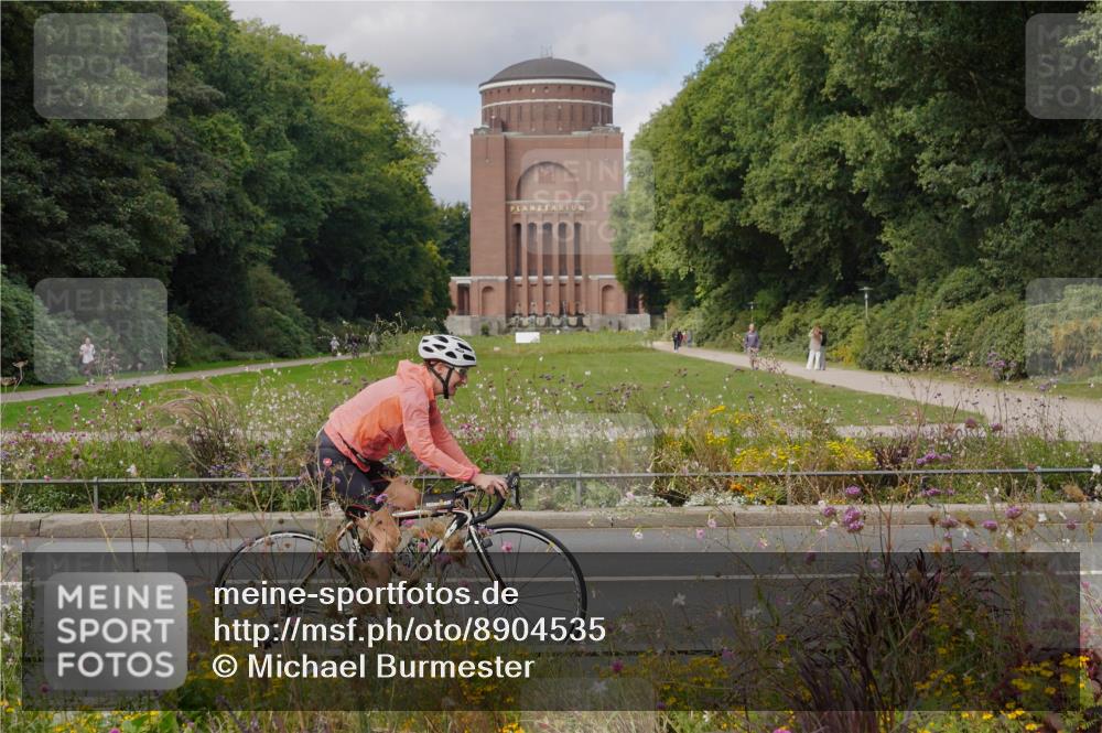 14.09.2025 - Stadtparktriathlon Michael Burmester http://msf.ph/oto/8904535 14.09.2025 11:30:14 Radfahren 828, 870, 918, 921, 939, 955 meine-sportfotos.de