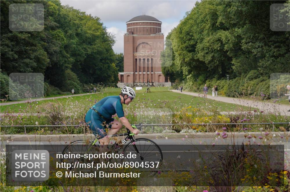 14.09.2025 - Stadtparktriathlon Michael Burmester http://msf.ph/oto/8904537 14.09.2025 11:30:20 Radfahren 828, 927, 939, 963 meine-sportfotos.de