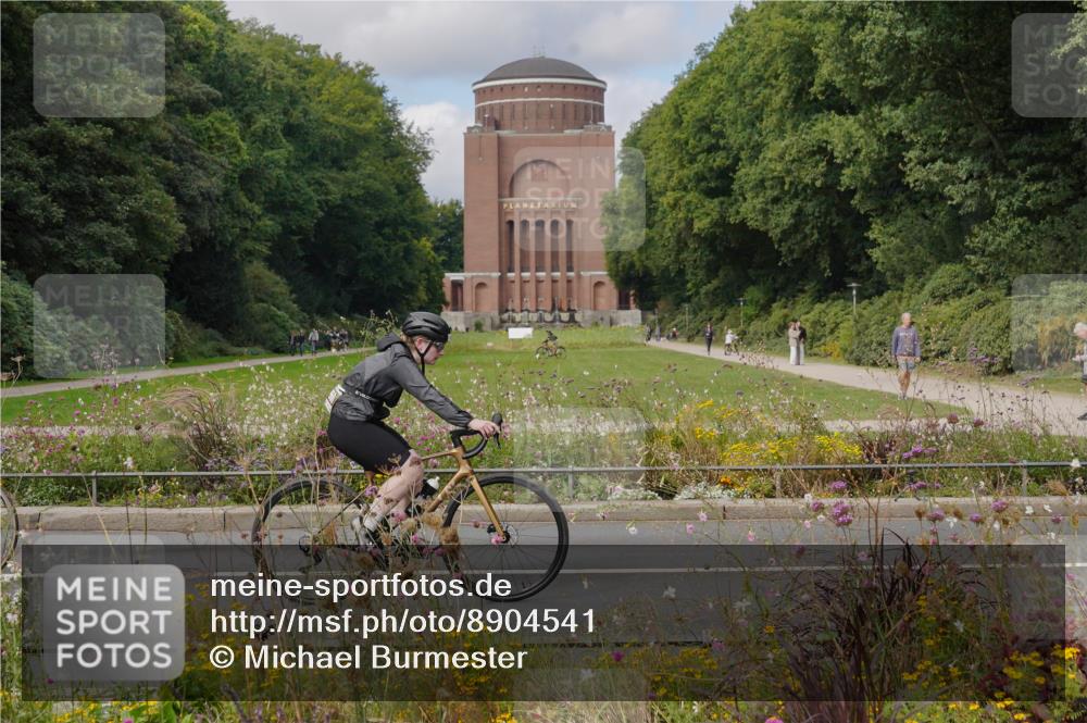 14.09.2025 - Stadtparktriathlon Michael Burmester http://msf.ph/oto/8904541 14.09.2025 11:30:36 Radfahren 822, 829, 850, 855, 952, 960, 1014 meine-sportfotos.de