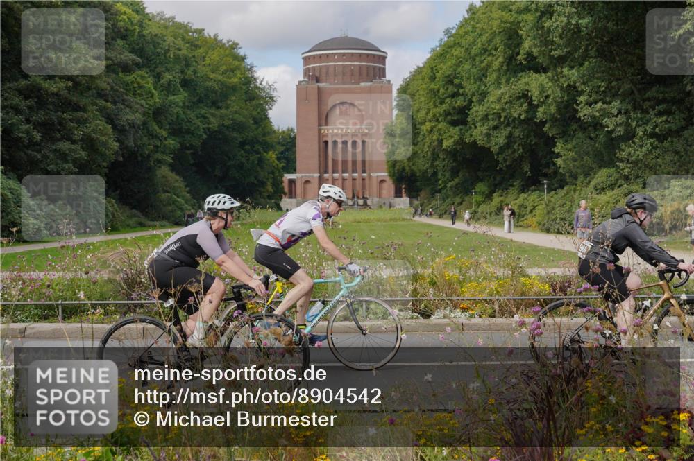 14.09.2025 - Stadtparktriathlon Michael Burmester http://msf.ph/oto/8904542 14.09.2025 11:30:37 Radfahren 822, 829, 850, 855, 952, 960, 1014 meine-sportfotos.de