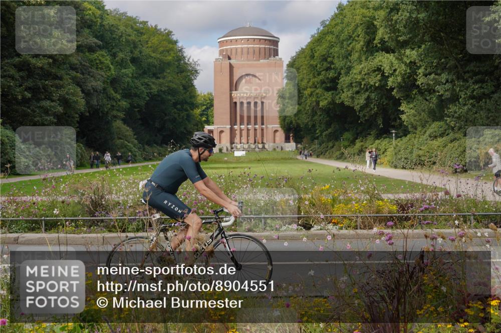 14.09.2025 - Stadtparktriathlon Michael Burmester http://msf.ph/oto/8904551 14.09.2025 11:31:03 Radfahren 862, 920, 929, 957, 964, 987 meine-sportfotos.de