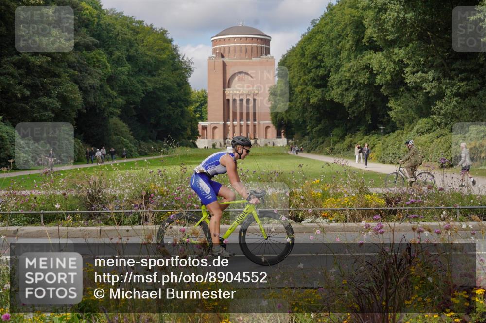 14.09.2025 - Stadtparktriathlon Michael Burmester http://msf.ph/oto/8904552 14.09.2025 11:31:04 Radfahren 862, 920, 929, 957, 964, 987 meine-sportfotos.de