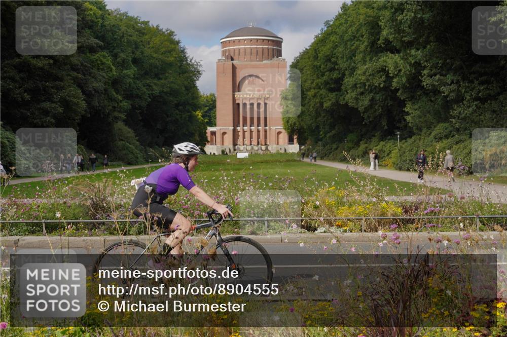 14.09.2025 - Stadtparktriathlon Michael Burmester http://msf.ph/oto/8904555 14.09.2025 11:31:14 Radfahren 858, 886, 920, 943, 972, 978, 1007 meine-sportfotos.de