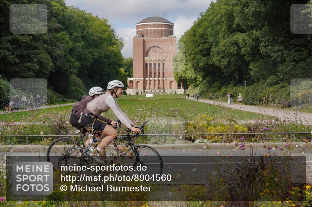 14.09.2025 - Stadtparktriathlon Michael Burmester http://msf.ph/oto/8904560 14.09.2025 11:31:25 Radfahren 857, 886, 978, 1001, 1002 meine-sportfotos.de