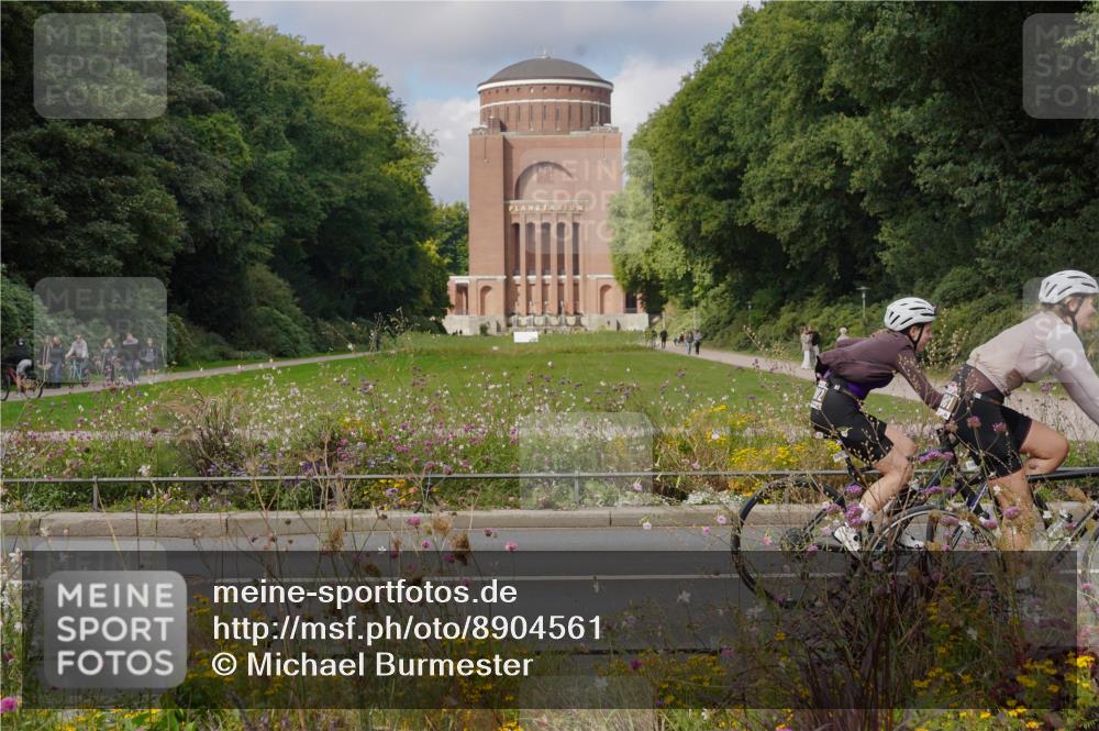 14.09.2025 - Stadtparktriathlon Michael Burmester http://msf.ph/oto/8904561 14.09.2025 11:31:26 Radfahren 857, 978, 1001, 1002 meine-sportfotos.de