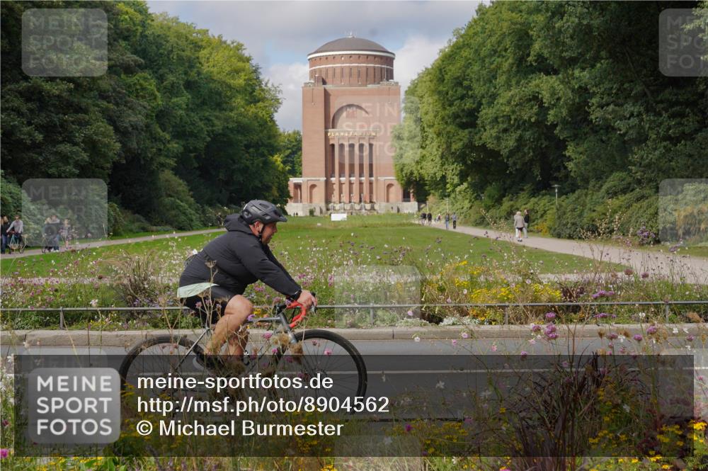 14.09.2025 - Stadtparktriathlon Michael Burmester http://msf.ph/oto/8904562 14.09.2025 11:31:30 Radfahren 857, 940, 1001, 1002 meine-sportfotos.de