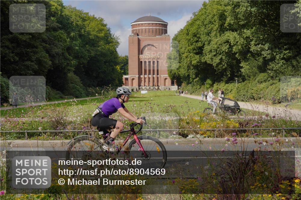 14.09.2025 - Stadtparktriathlon Michael Burmester http://msf.ph/oto/8904569 14.09.2025 11:31:52 Radfahren 876, 895, 948 meine-sportfotos.de