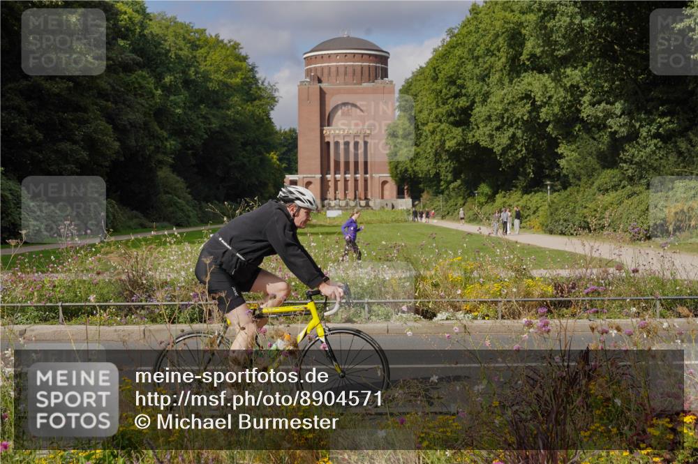 14.09.2025 - Stadtparktriathlon Michael Burmester http://msf.ph/oto/8904571 14.09.2025 11:32:06 Radfahren 877, 878, 900, 915, 966 meine-sportfotos.de