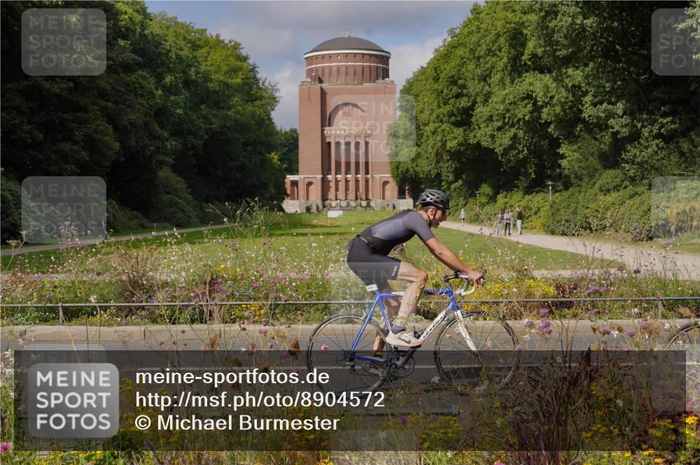 14.09.2025 - Stadtparktriathlon Michael Burmester http://msf.ph/oto/8904572 14.09.2025 11:32:06 Radfahren 877, 878, 900, 915, 966 meine-sportfotos.de