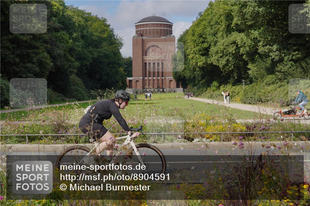 14.09.2025 - Stadtparktriathlon Michael Burmester http://msf.ph/oto/8904591 14.09.2025 11:33:25 Radfahren 824, 839, 946, 962, 980, 1006, 1008, 1067 meine-sportfotos.de