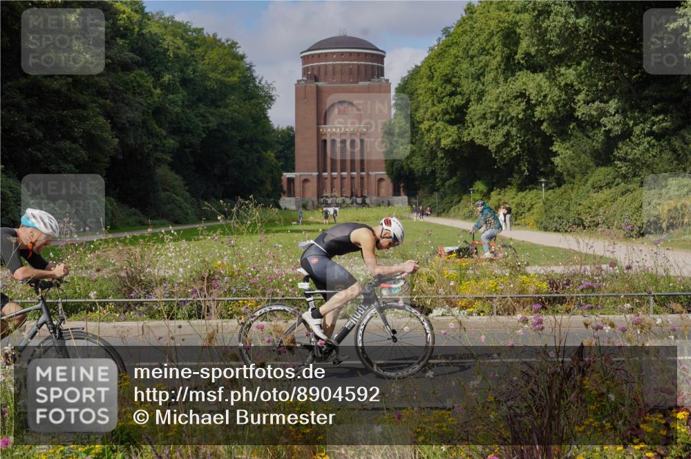 14.09.2025 - Stadtparktriathlon Michael Burmester http://msf.ph/oto/8904592 14.09.2025 11:33:26 Radfahren 824, 839, 946, 962, 980, 1006, 1008, 1067 meine-sportfotos.de
