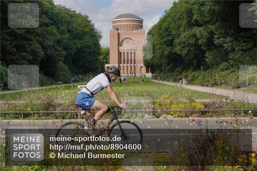 14.09.2025 - Stadtparktriathlon Michael Burmester http://msf.ph/oto/8904600 14.09.2025 11:34:04 Radfahren 911, 942, 1015, 1036 meine-sportfotos.de