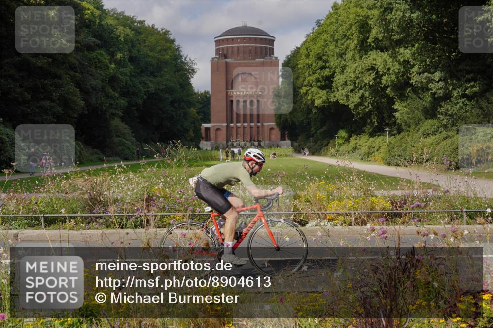 14.09.2025 - Stadtparktriathlon Michael Burmester http://msf.ph/oto/8904613 14.09.2025 11:35:02 Radfahren 924, 961, 985, 1082 meine-sportfotos.de